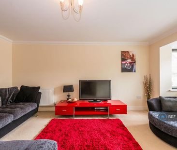 4 bedroom semi-detached house to rent - Photo 3