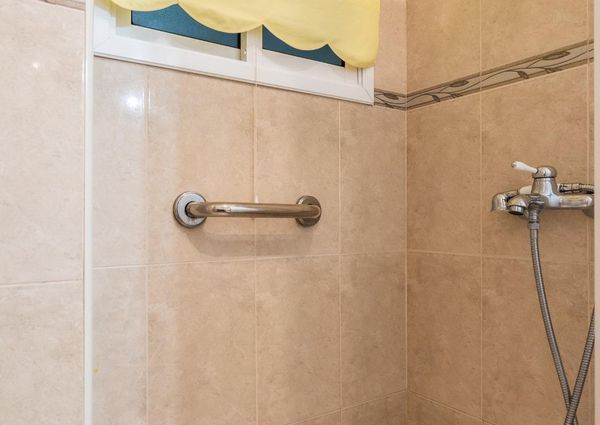 ALQUILER TEMPORAL EN LOS CRISTIANOS. DISPONIBLE ÚNICAMENTE LOS MESES DE MARZO A SEPTIEMBRE – 0067-03995