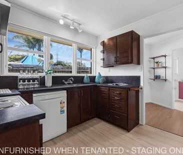 🏡 Recently Renovated 3BR+Garage Pakuranga 🌿 - Photo 6