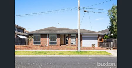 3 BEDROOM HOME IN EXCELLENT LOCATION - Photo 4