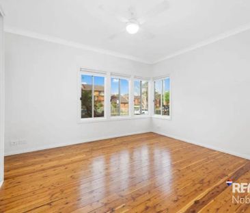 “Inviting 2-Bedroom Family Home” - Photo 4
