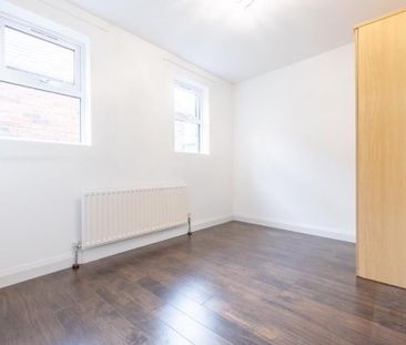 21 Malone Place, Belfast, BT12 5FD - Photo 5