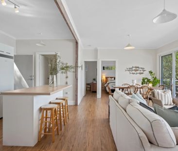 Captivating Waterfront Cottage with breathtaking views of Hardys Ba... - Photo 3