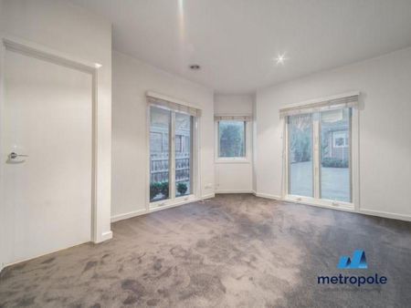 2/6 Howard Avenue, MOUNT WAVERLEY, VIC - Photo 2