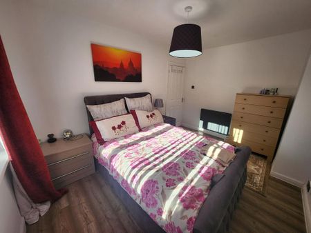 3 bedroom end of terrace house to rent - Photo 4