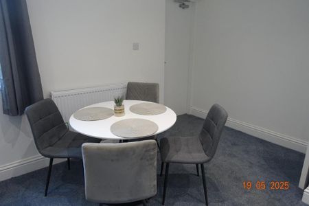 4 bedroom private hall to rent - Photo 3