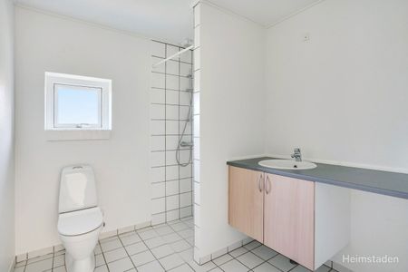 Attraktiv 1-plans rækkehus i Holluf Pile med have og parkering. - Photo 3