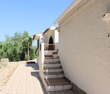 Detached villa, swimming pool, bbq, guest apartment, furnished. - Photo 1