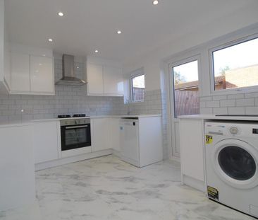 2 bedroom end of terrace house to rent - Photo 4