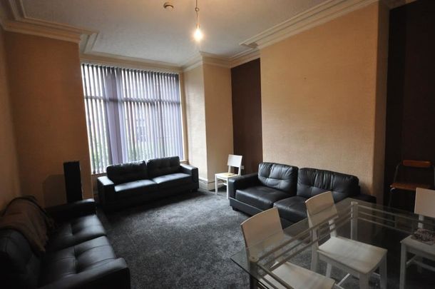 Brudenell Avenue, Hyde Park - Photo 1