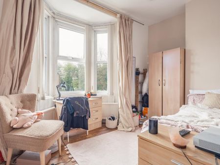 3 bedroom flat to rent - Photo 2