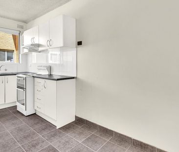 Freshly Painted with Generous Proportions in a Convenient Guildford... - Photo 4