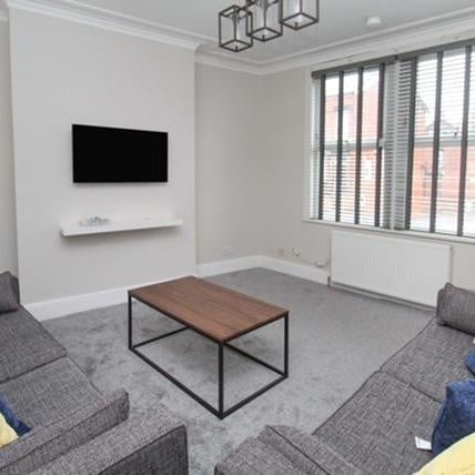 Room in a Shared House, Beechwood View, LS4 - Photo 1