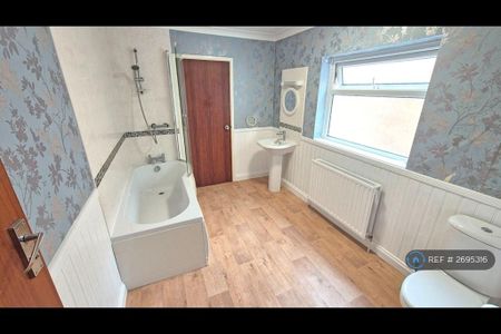 2 bedroom terraced house to rent - Photo 3