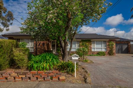 3 Fleming Court, Oakleigh South VIC 3167 - House For Rent | Domain - Photo 5