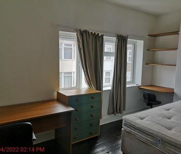 4 Bed Terraced House, St. Martins Place, BN2 - Photo 3