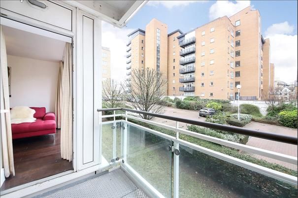 2 Bed Flat, St. Davids Square, E14 - Photo 1