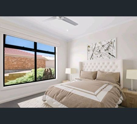 2 Clifftop Crescent, Hallett Cove, SA 5158 - Photo 5