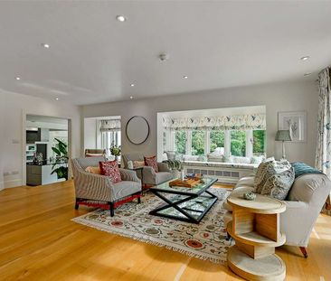 Exceptional country estate with fine equestrian facilities, outdoor... - Photo 5