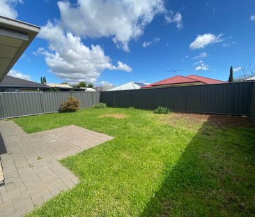 Beautiful 3 Bedroom / 2 Living Home - Photo 4