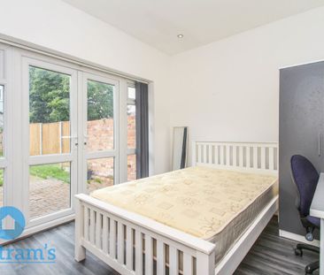 6 bed Semi-Detached House for Rent - Photo 2