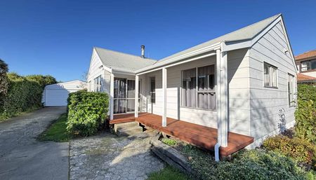 Well Presented Family Home - Photo 2