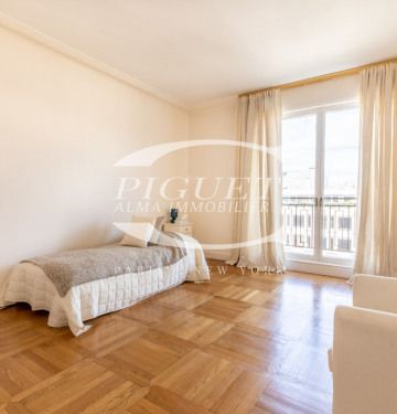 Appartement • Triangle d'Or - Photo 3