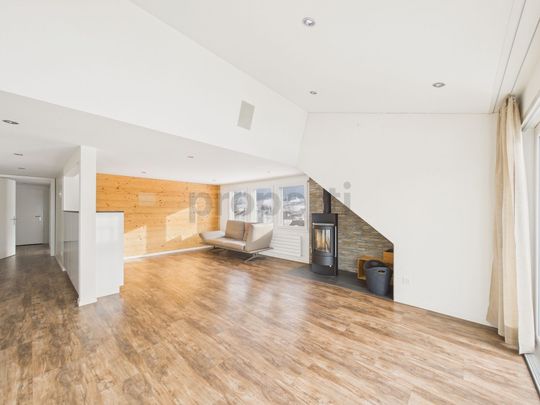 Charming 3.5-room apartment with balcony in Urnäsch - Photo 1