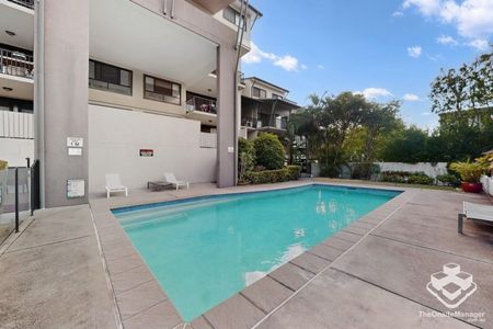 Furnished 2B2B Apartment at heart of Toowong - Photo 3