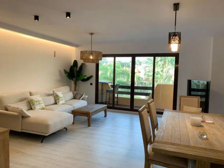 Alquiler de piso en Calle Trajano - Photo 3