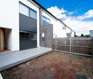 Unique Executive Townhouse - Photo 2