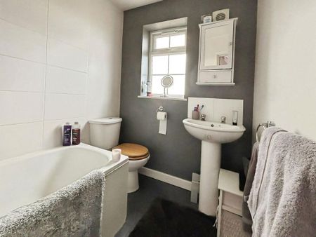 2 bedroom end of terrace house to rent - Photo 5