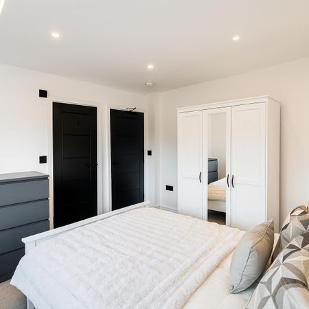 1 bedroom in a house share to rent - Photo 2