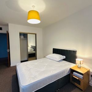 Room in a Shared Flat, Glasgow, G3 - Photo 2