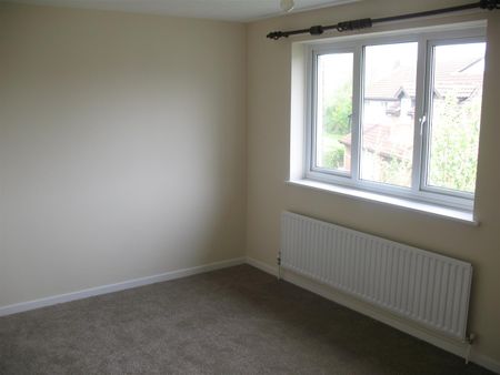 4 Bed House - Detached - Photo 3