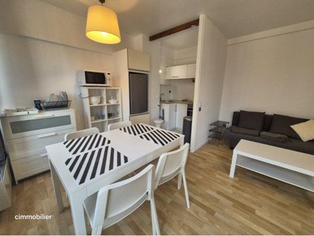 Appartement à Louer à LILLE 820 € - Photo 2