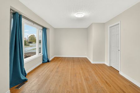 For Lease - 1393 Claymor Avenue, Mooneys Bay - Carleton Heights and Area, Ontario - Photo 3