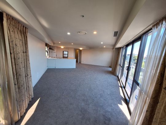 3 x Double Bedroom Apartment With A Carpark - Photo 1