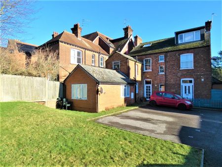 1 bedroom ground floor flat to rent - Photo 3