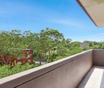 Ultra Stylish Three Bedroom Apartment - Photo 5