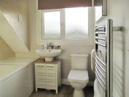 Richmondfield Avenue, Barwick In Elmet, Leeds, LS15 - Photo 5