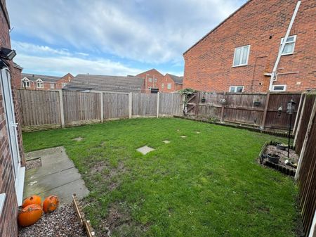 3 bed Semi-Detached - To Let - Photo 3