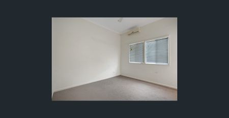 Charming 3-Bedroom Cottage with Office & Modern Comforts - Photo 3