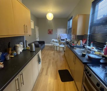 2 bedroom end of terrace house to rent - Photo 3