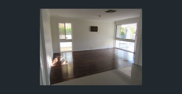 BIG FAMILY ROOM....... MASSIVE GAMES ROOM TOO - Photo 1