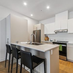 ***Appartement à louer au Square Châteauguay*** - Photo 2