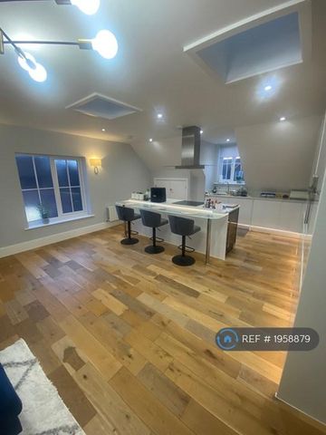 1 bedroom in a flat share to rent - Photo 4