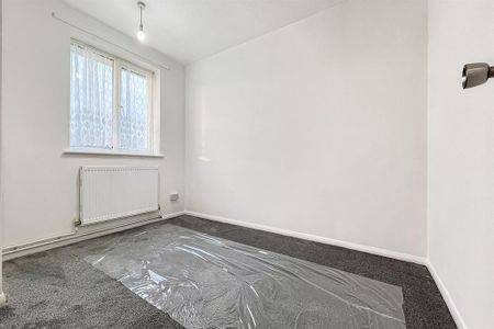 2 bedroom semi-detached bungalow to rent - Photo 2