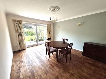4 bedroom detached house to rent - Photo 4