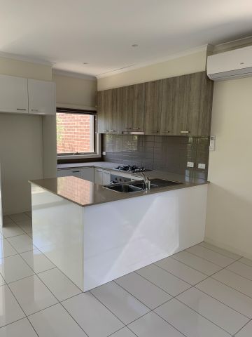 Perfectly Positioned Rear Unit – Peaceful, Private & Immaculately Presented - Photo 3